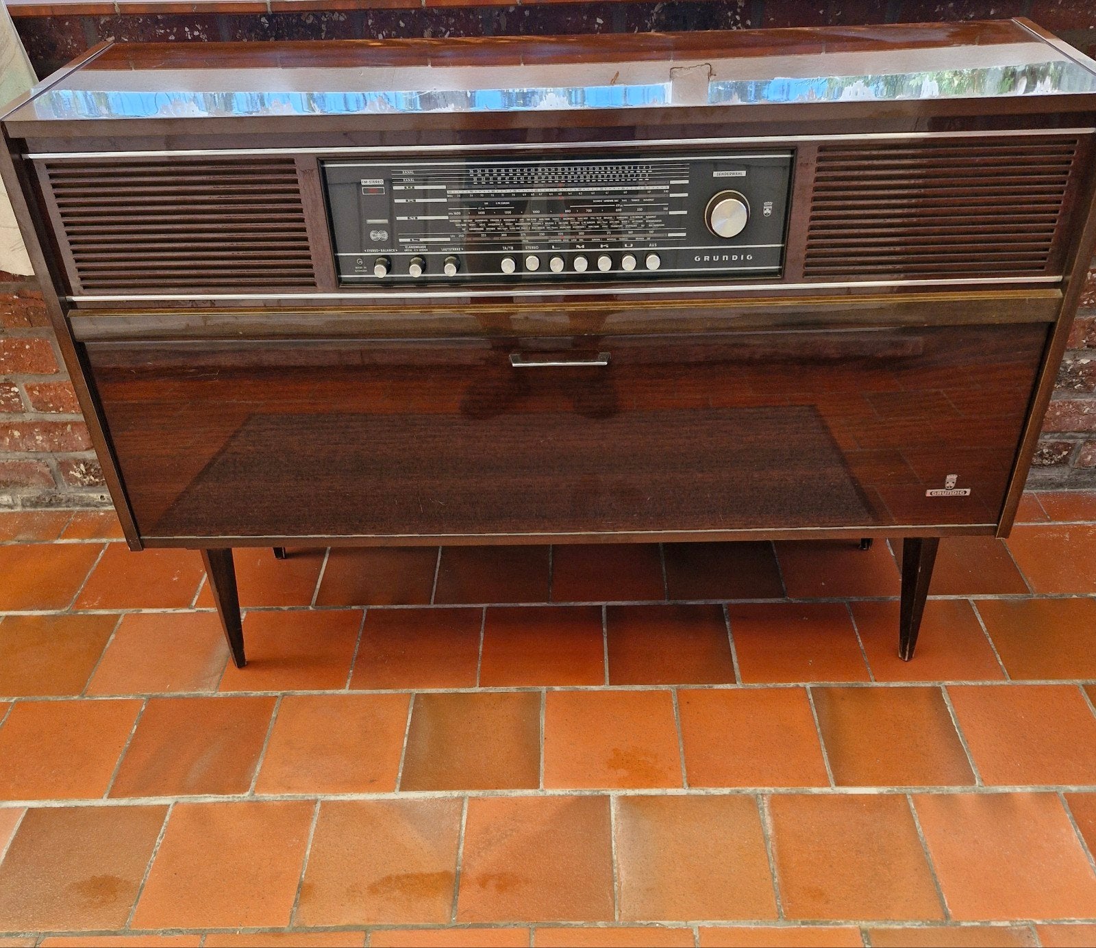 Prachtig Vintage Grundig Mandello e/St Buizenradiomeubel, Ophalen