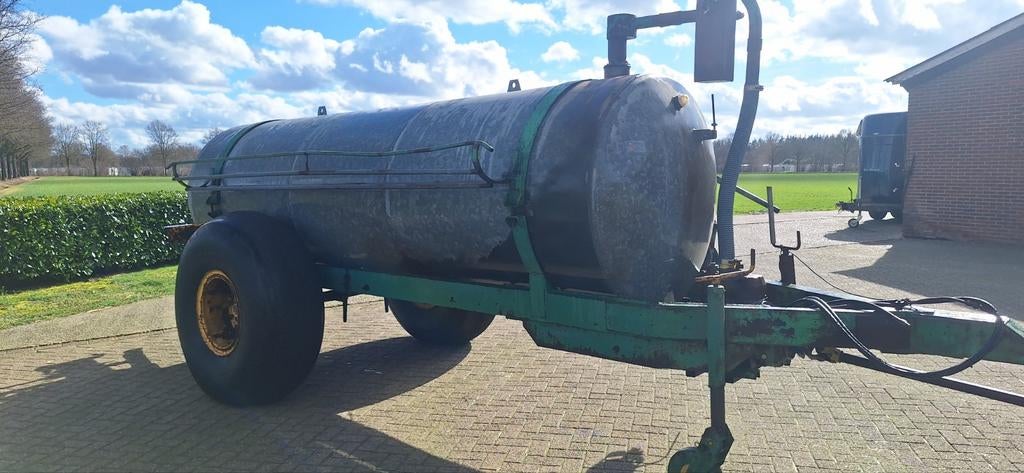 Charrue Lemken, citerne à lisier, benne basculante, broyeur, Enlèvement ou Envoi