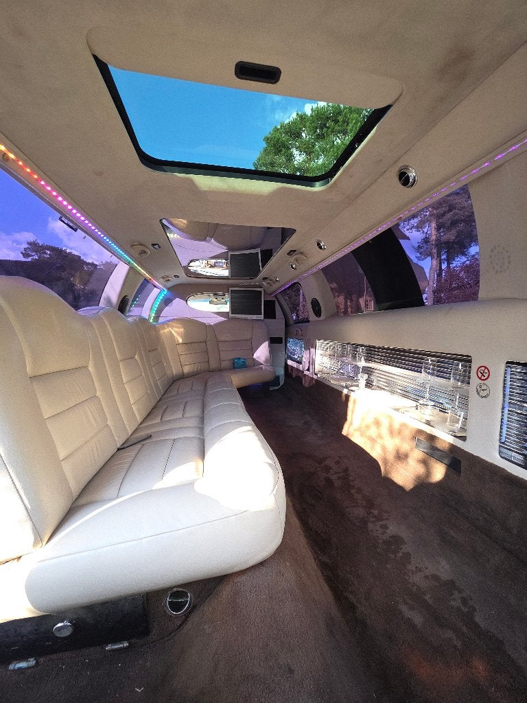 Lincoln town car 4.6cc limousine, Auto's, Automaat, Achterwielaandrijving, Town Car, Zwart