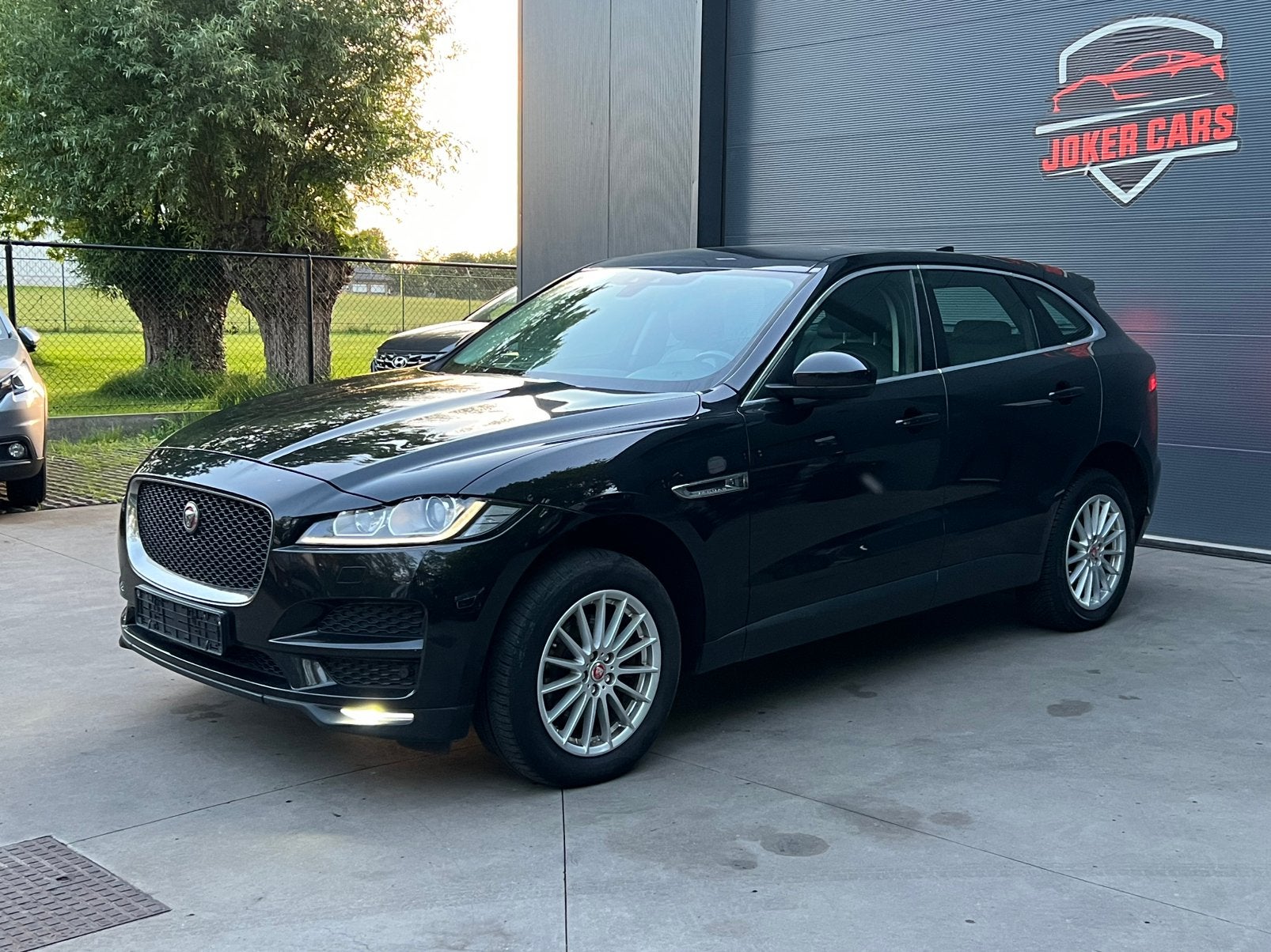 Jaguar F-Pace 2.0 D R-Sport Automatique EUR6B, Auto's, Jaguar, Automaat, 139 g/km, 4 cilinders, Zwart