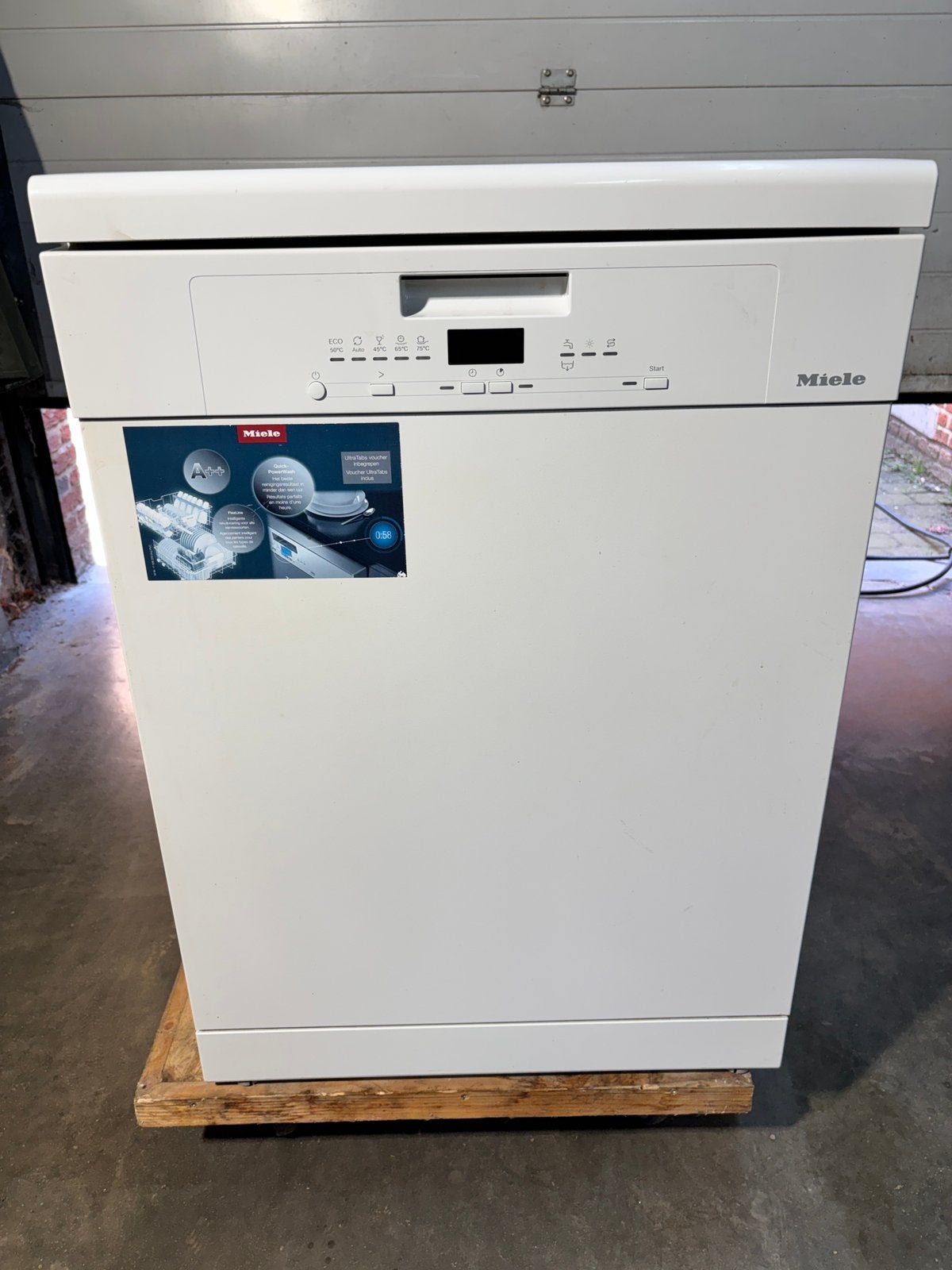 Zeer nette Miele vaatwasser, Elektronische apparatuur, Vaatwasmachines, Ophalen, Zo goed als nieuw