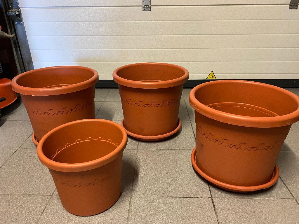 pot plantes ELHO, 25 à 40 cm, Rond, Comme neuf, Synthétique