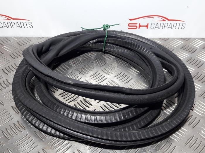 Portierrubber 4Deurs links-voor van een Volkswagen Touran, Gebruikt, -, Volkswagen, -