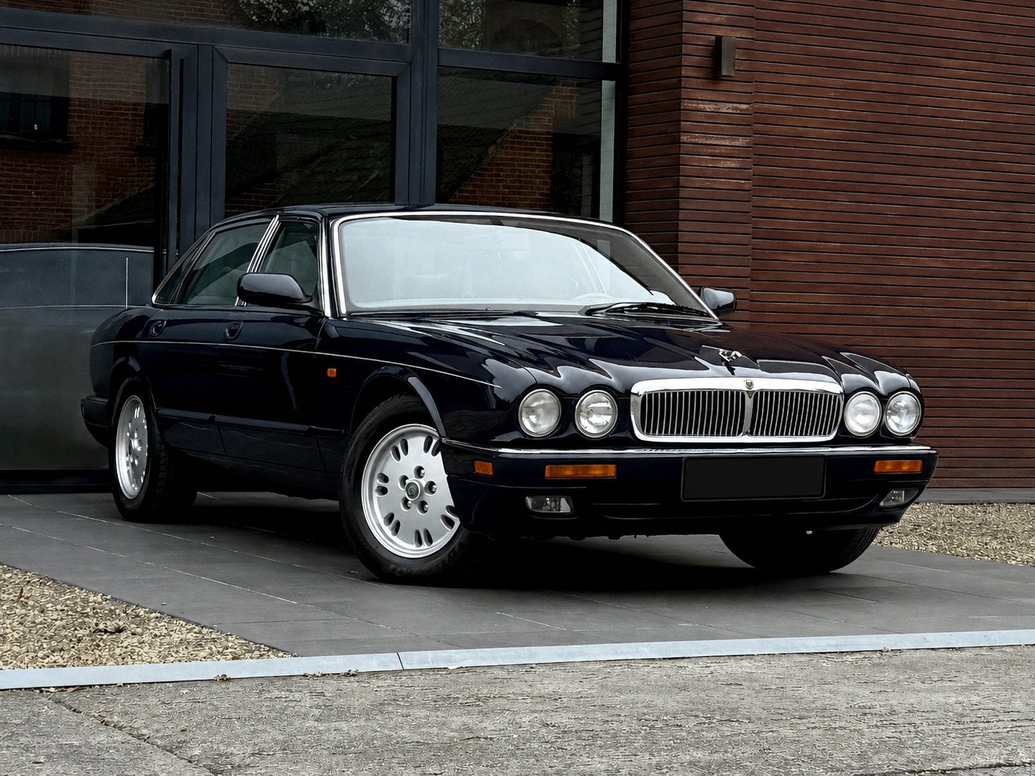 Jaguar Sovereign - 3.2 / 6 cilinder - oldtimer, Auto's, Automaat, 4 deurs, Beige, Blauw