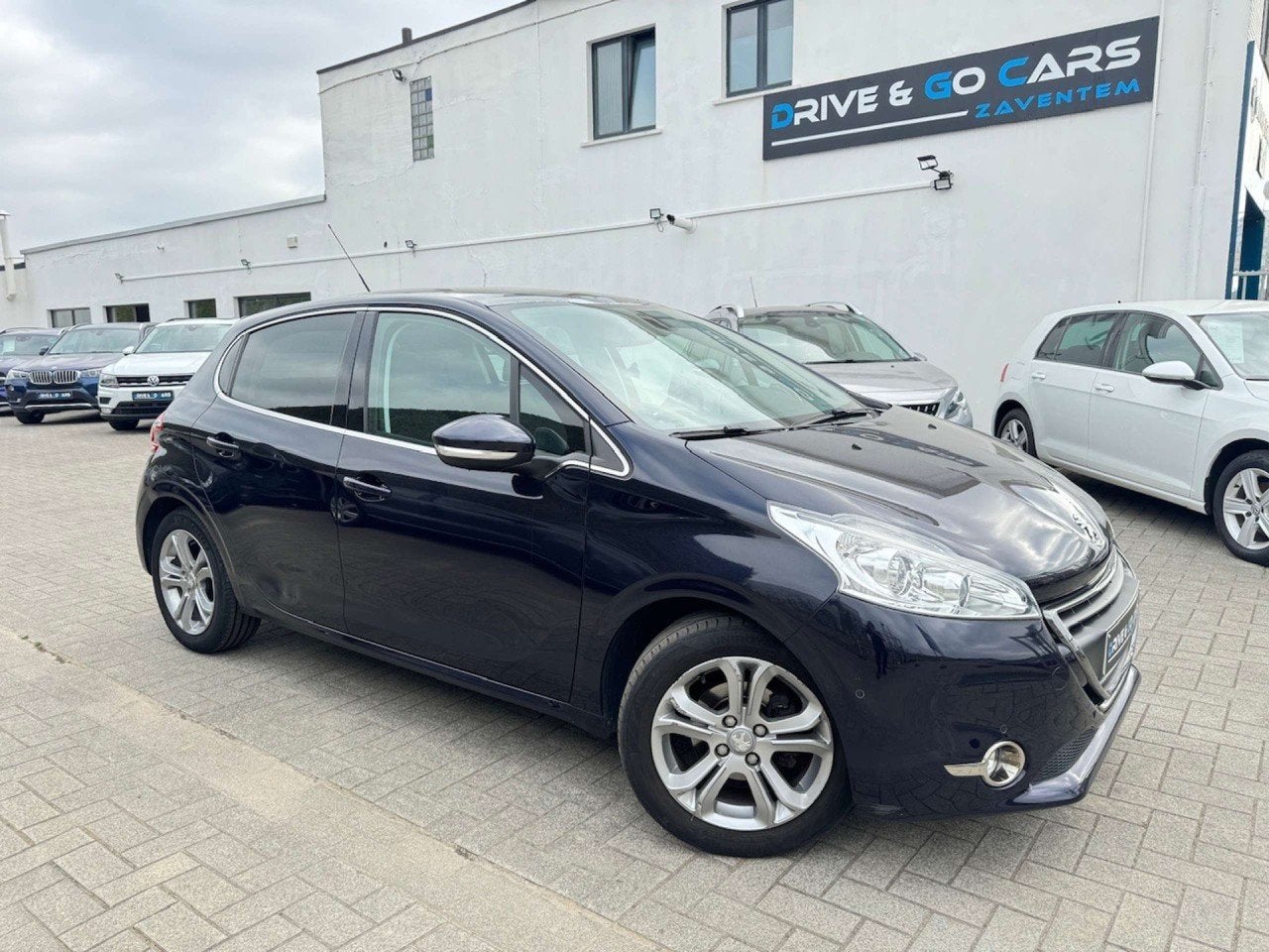 Peugeot 208 1.2i Allure - Navigatie - Panoramische dak, Autos, Peugeot, Achat, Euro 6, 82 ch, Noir
