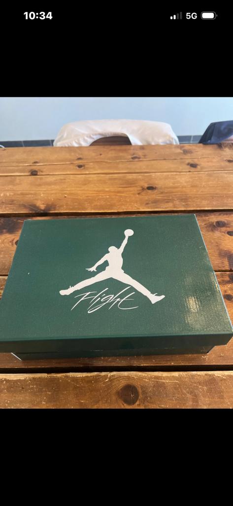 Air jordan 4 retro. Nieuw in de doos zonder prijskaartje., Overige kleuren, Ophalen of Verzenden, Zo goed als nieuw, Sneakers