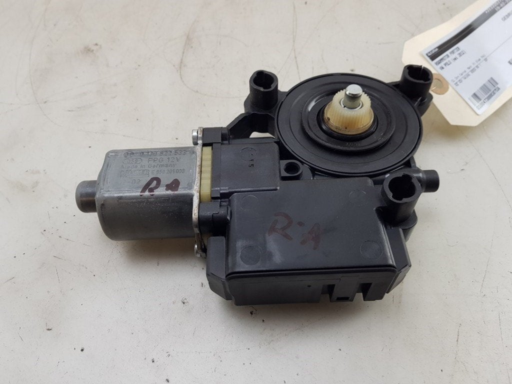 MOTEUR LEVE VITRE ELECTRIQUE Volkswagen Polo V (6R), Autos : Pièces & Accessoires, Robert Bosch AG, Volkswagen, Utilisé, Robert-Bosch-Allee 1
74232  Abstatt, DE