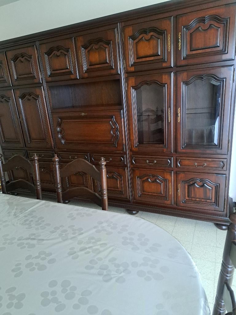 Wandmeubel Izegem met 6 Stoelen&Tafel kunnen apart, Ophalen, Gebruikt, Met deur(en)