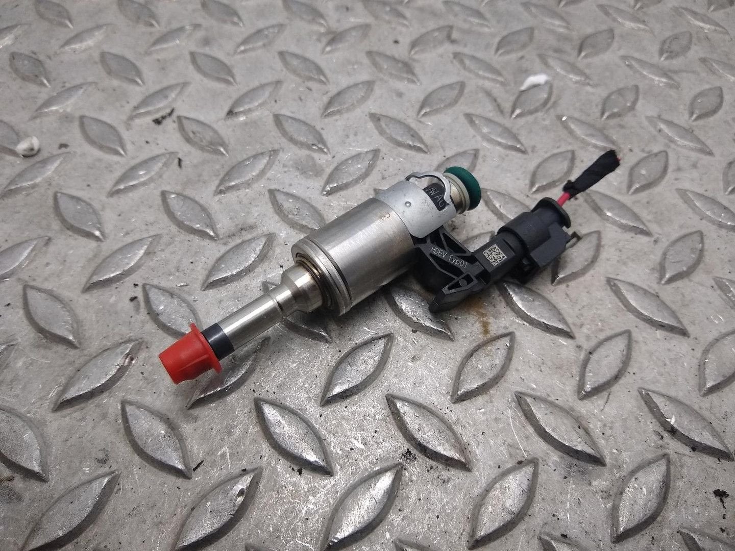 VOLKSWAGEN JETTA BRANDSTOF INJECTOR / VERSTUIVER 0261500374, Enlèvement ou Envoi, Utilisé, ARN reconnu