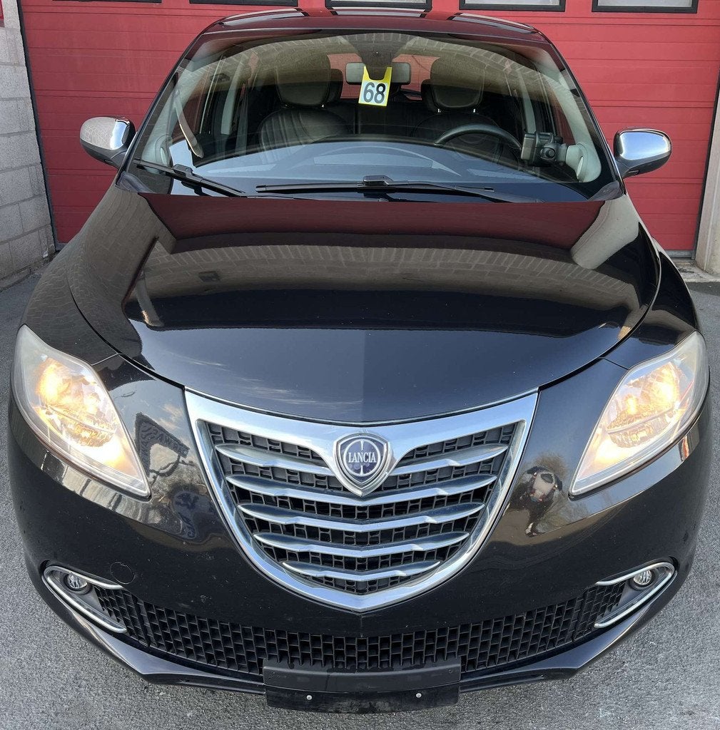 Lancia Ypsilon 0.9 TwinAir Platinium + CLIM + NAVI + PANO +, Autos, Lancia, Euro 5, Boîte manuelle, 99 g/km, Berline
