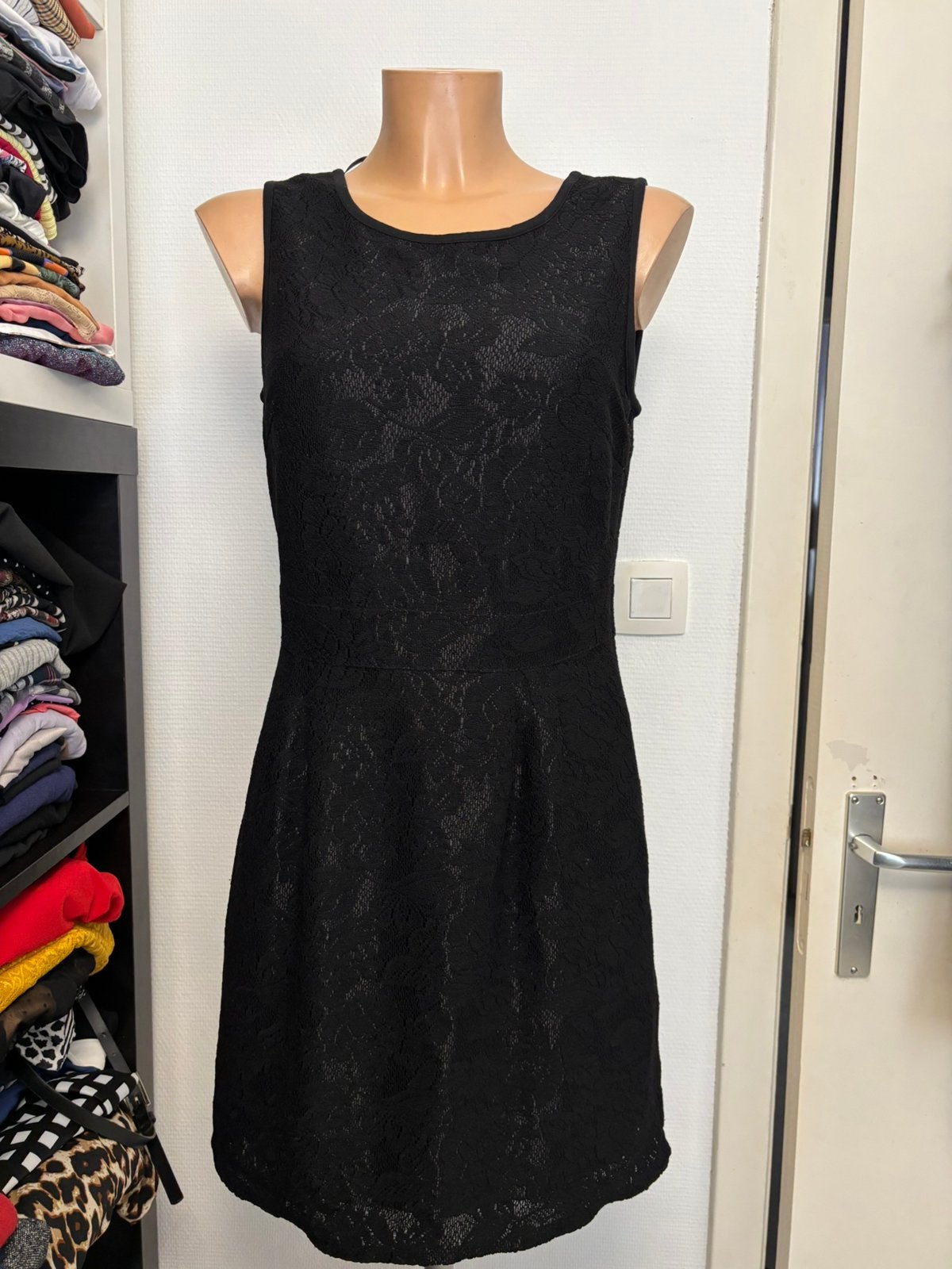 Nieuwe zwarte jurk, Kleding | Dames, Ophalen of Verzenden, Nieuw, Maat 38/40 (M), Zwart