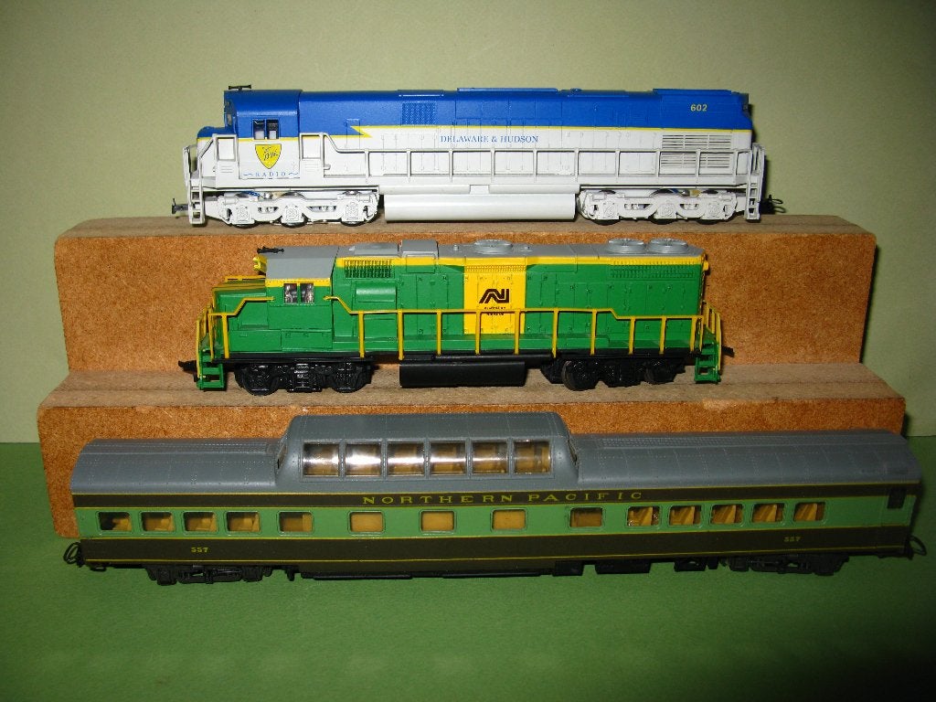 HO : USA en Australië lok & rijtuigen, Locomotief, Gelijkstroom of Wisselstroom, Ophalen of Verzenden, Zo goed als nieuw