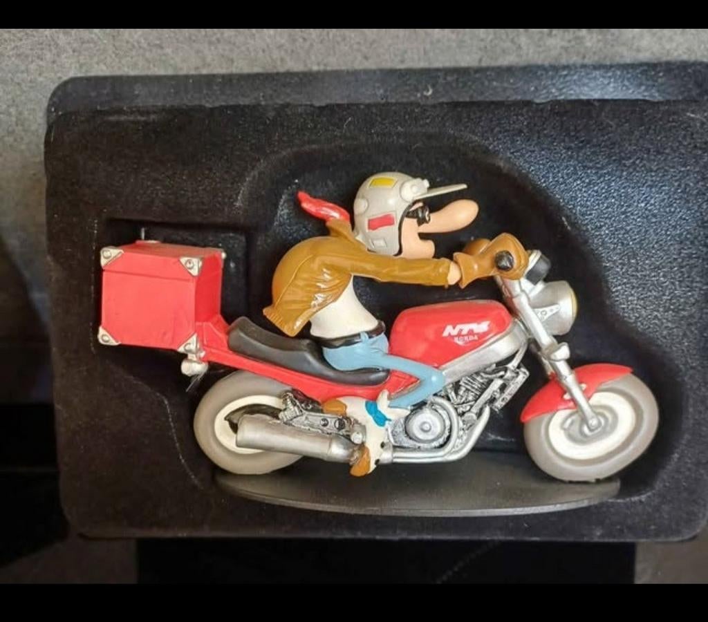 Figurine joe bar team, Enlèvement