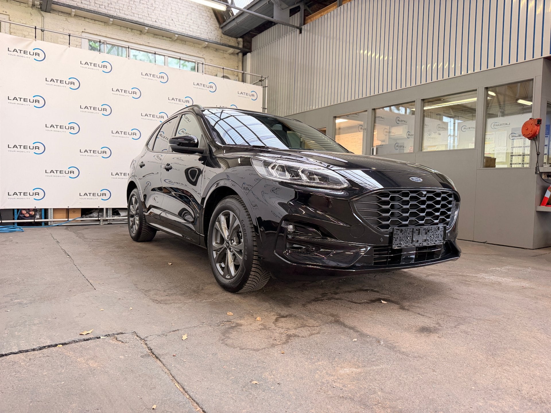 Ford Kuga 1.5i EcoBoost 150pk ST-Line X M6 + INKLAPBARE TREK, Auto's, Overige kleuren, https://public.car-pass.be/vhr/81abb2a9-99e2-4c6f-8e12-6fa641710d59