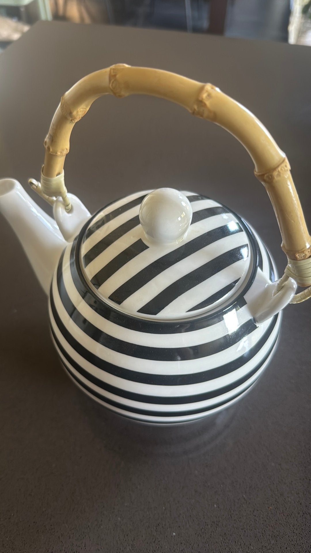 Mooie zwartwit theepot - als nieuw!, Huis en Inrichting, Keuken | Servies, Ophalen, Zo goed als nieuw, Theepot