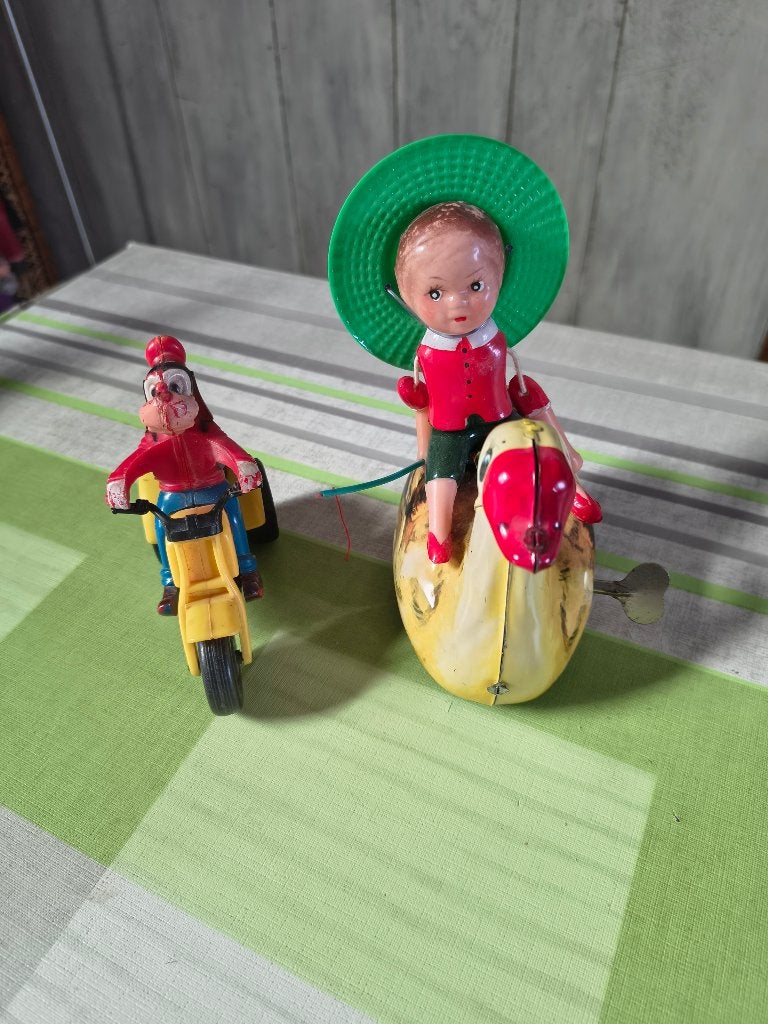 blikken gans met celluloid popje + goofy disney, Ophalen of Verzenden