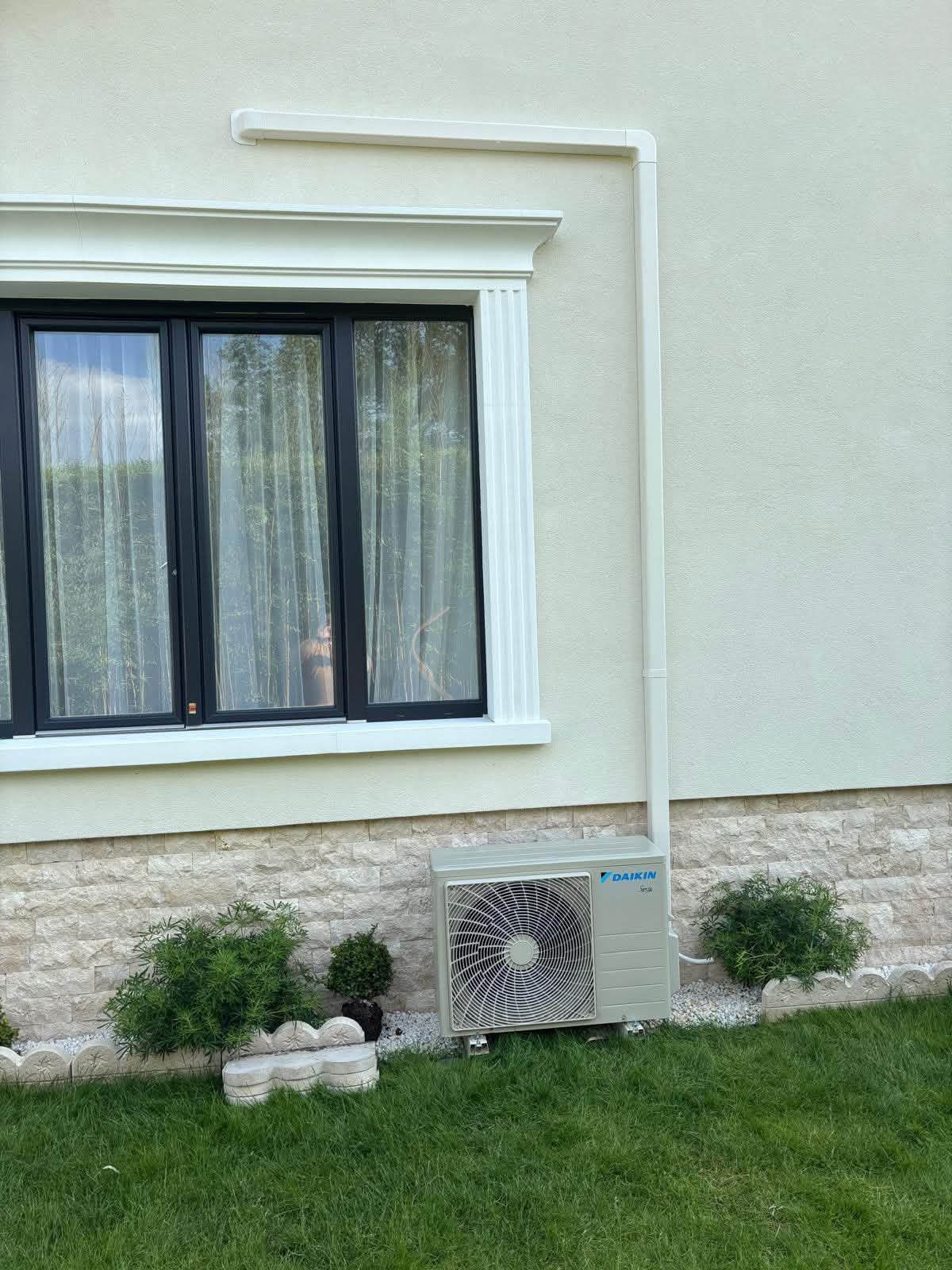 Installation climatisation reversible chaud froid, Services & Professionnels, Installation