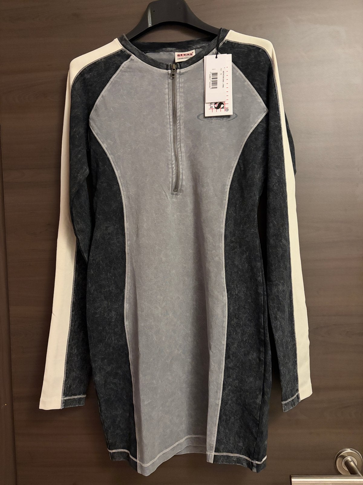 Robe neuve Guess 36, Enlèvement ou Envoi, Neuf, Taille 36 (S), Gris