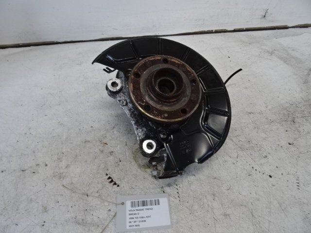 MOYEU DE ROUE AVANT GAUCHE Volkswagen Passat Variant (3C5), Utilisé, Volkswagen