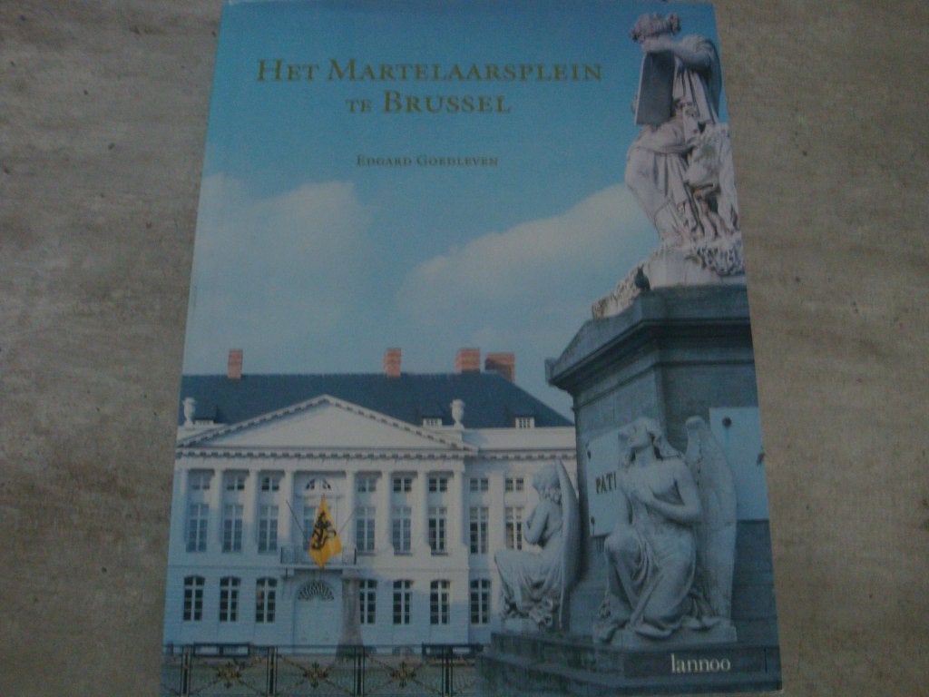HET MARTELAARSPLEIN TE BRUSSEL, Boeken, Ophalen of Verzenden, Gelezen