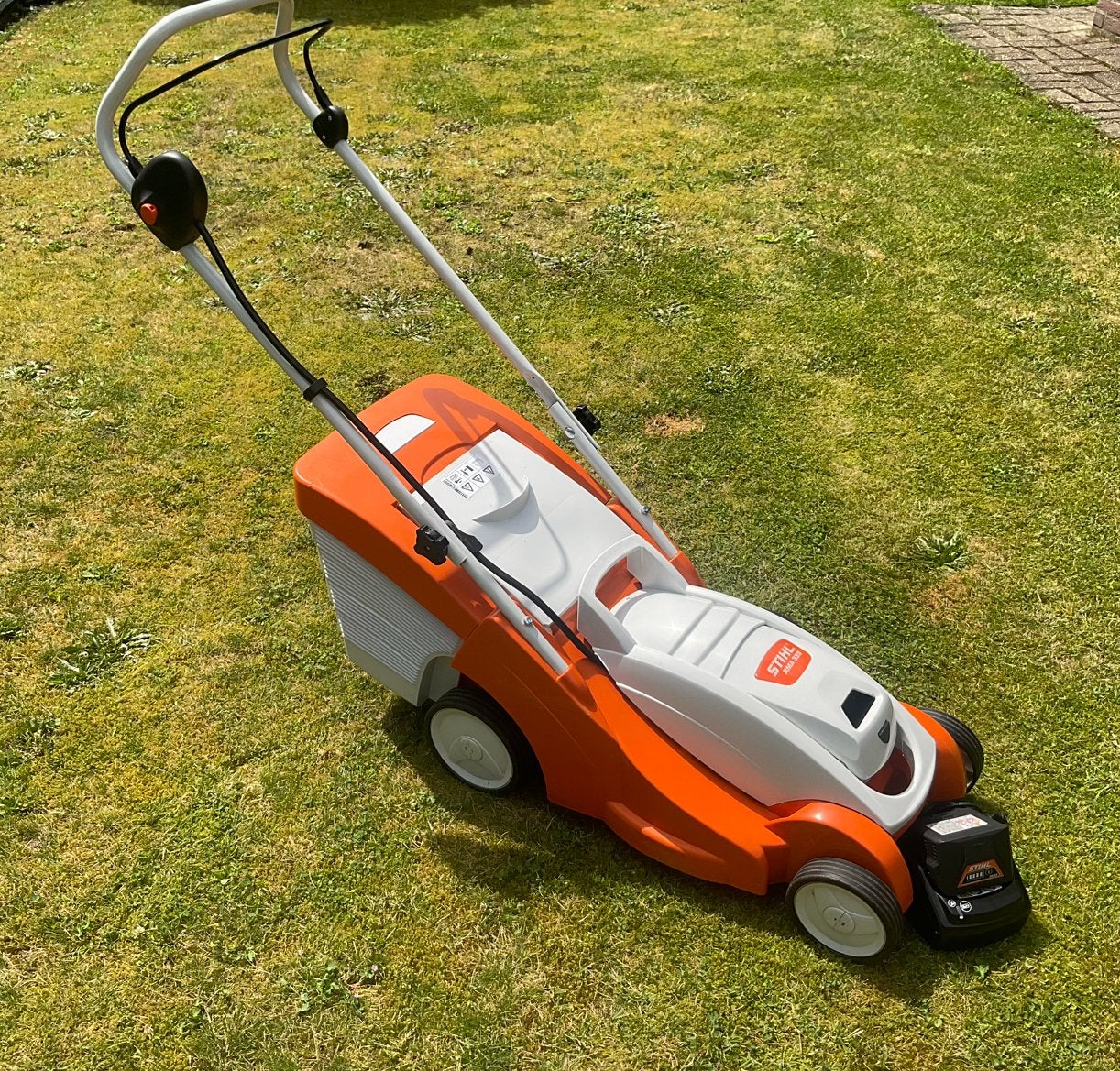Stihl Rma 339 accugrasmaaier met AK 20 accu en AL 101 lader, Tuin en Terras, Ophalen, Cirkelmaaier, Accu-grasmaaier, 30 t/m 39 cm