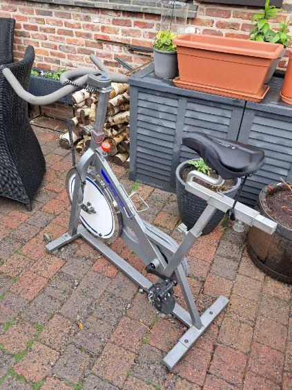 vélo de spinning avec ordinateur, rarement utilisé, Vélo de spinning, Enlèvement ou Envoi, Comme neuf, Jambes