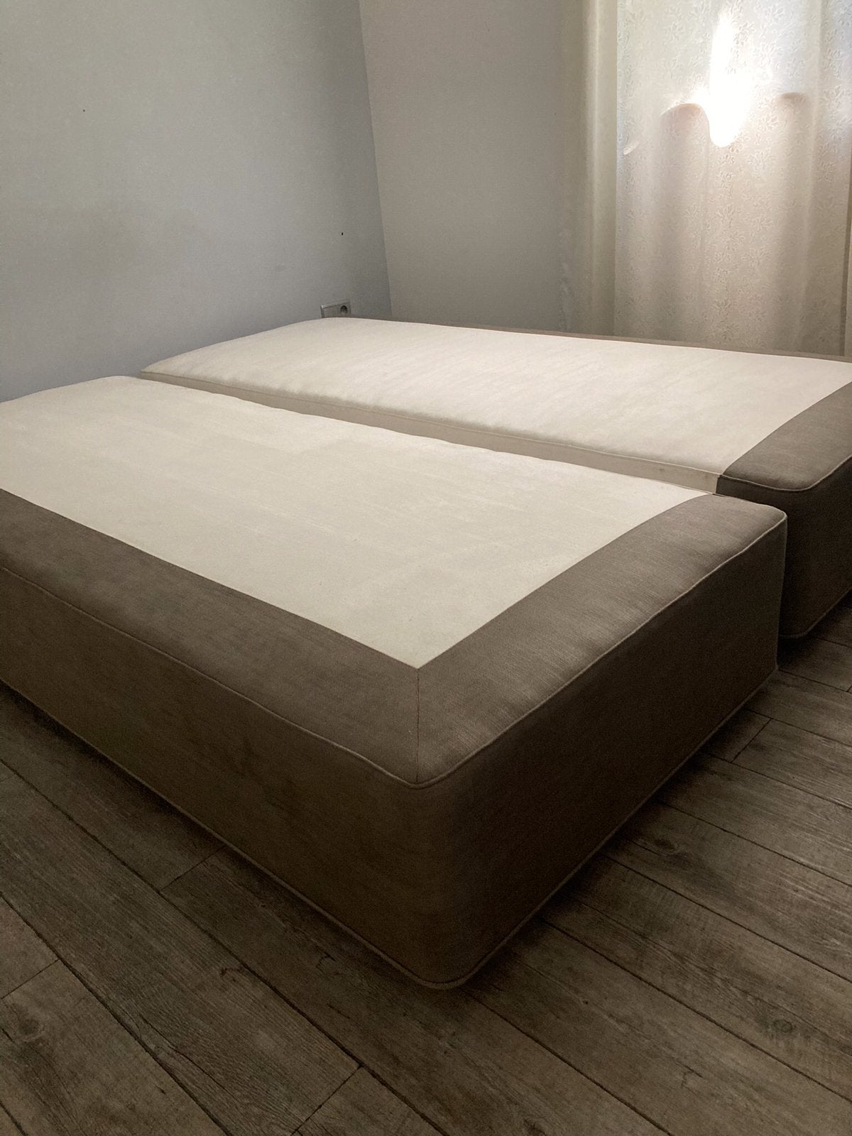 Vispring deluxe boxspring 180x220 in bruin taupe gratis, Huis en Inrichting, Slaapkamer | Boxsprings, Ophalen, Gebruikt, Bruin