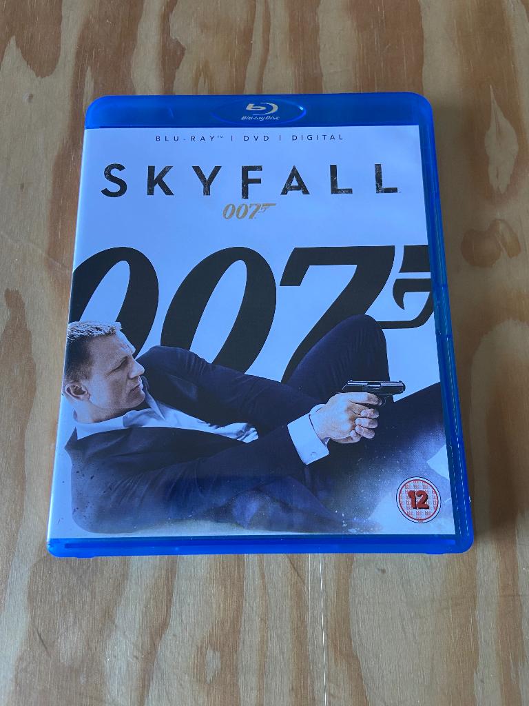 Skyfall James Bond Blu-ray en DVD, Cd's en Dvd's, Ophalen of Verzenden, Zo goed als nieuw, Actie
