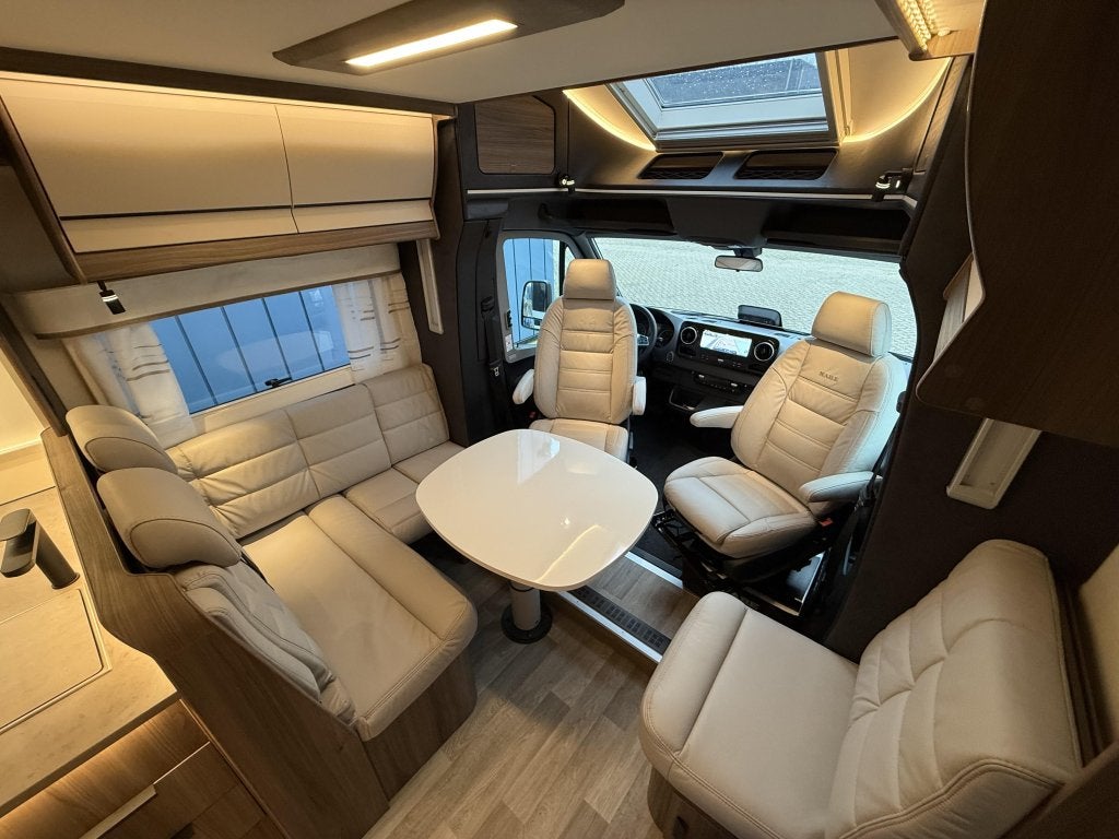 Kabe Travel Master Royal x780 LGB, Mercedes-Benz, Jusqu'à 4, 5 à 6 mètres, Mercedes-Benz, 8 à 9 mètres