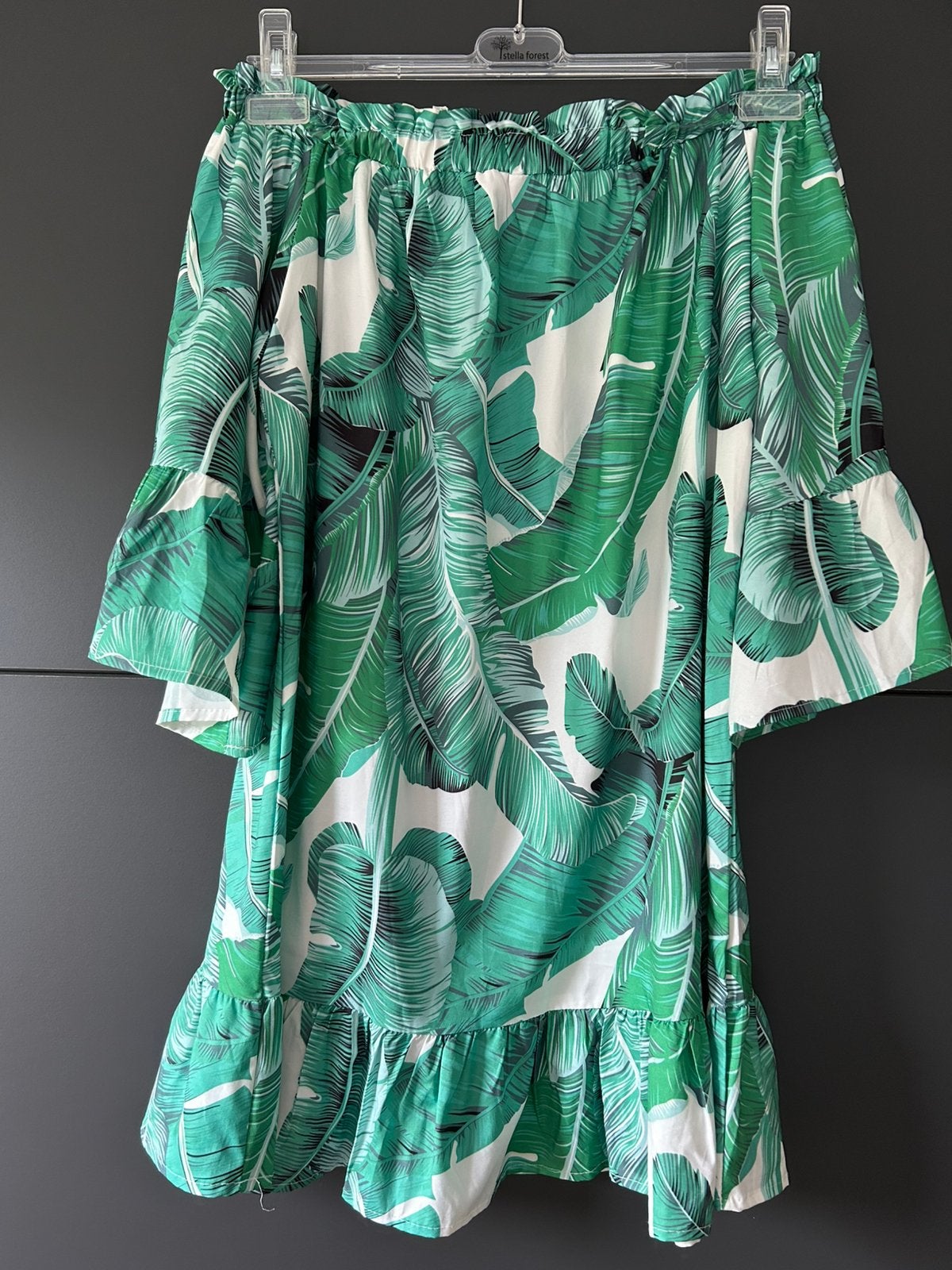 Groene jurk met ruches, Kleding | Dames, Ophalen of Verzenden, Zo goed als nieuw, Groen
