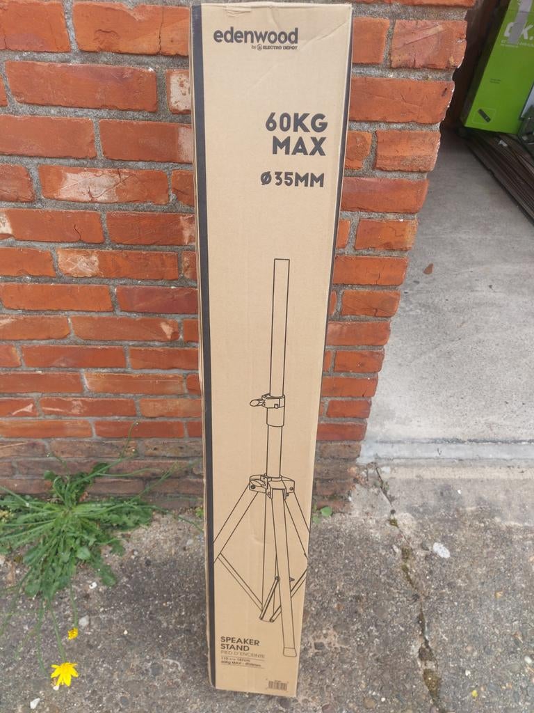 Nieuwe luidspreker staander, Enlèvement