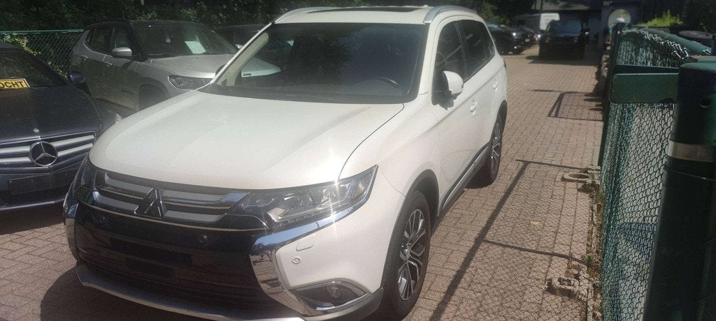 Mitsubishi Outlander Outlander 2.2 DI-D 4WD Diamond Edition, Auto's, Mitsubishi, Bedrijf, Te koop, Outlander, ABS, Bluetooth, Isofix