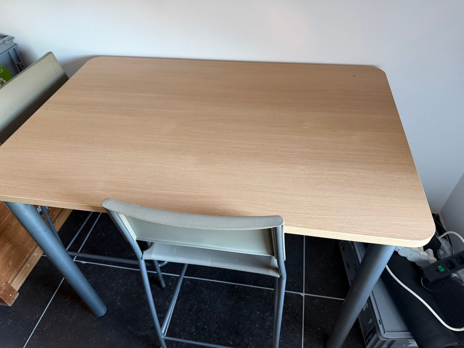 Hoge eettafel met 4 stoelen – houtlook, Huis en Inrichting, Ophalen, Zo goed als nieuw