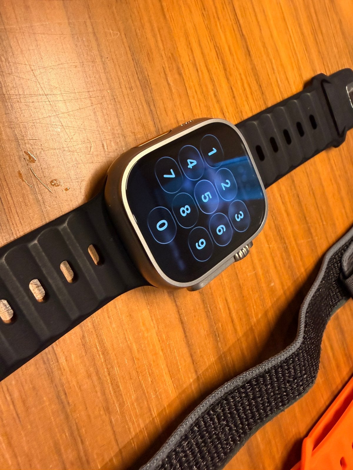 Apple Watch Ultra 2 (GPS + Cellular) - 49 mm - parfait état, Neuf, Étanche, Gris, Enlèvement ou Envoi