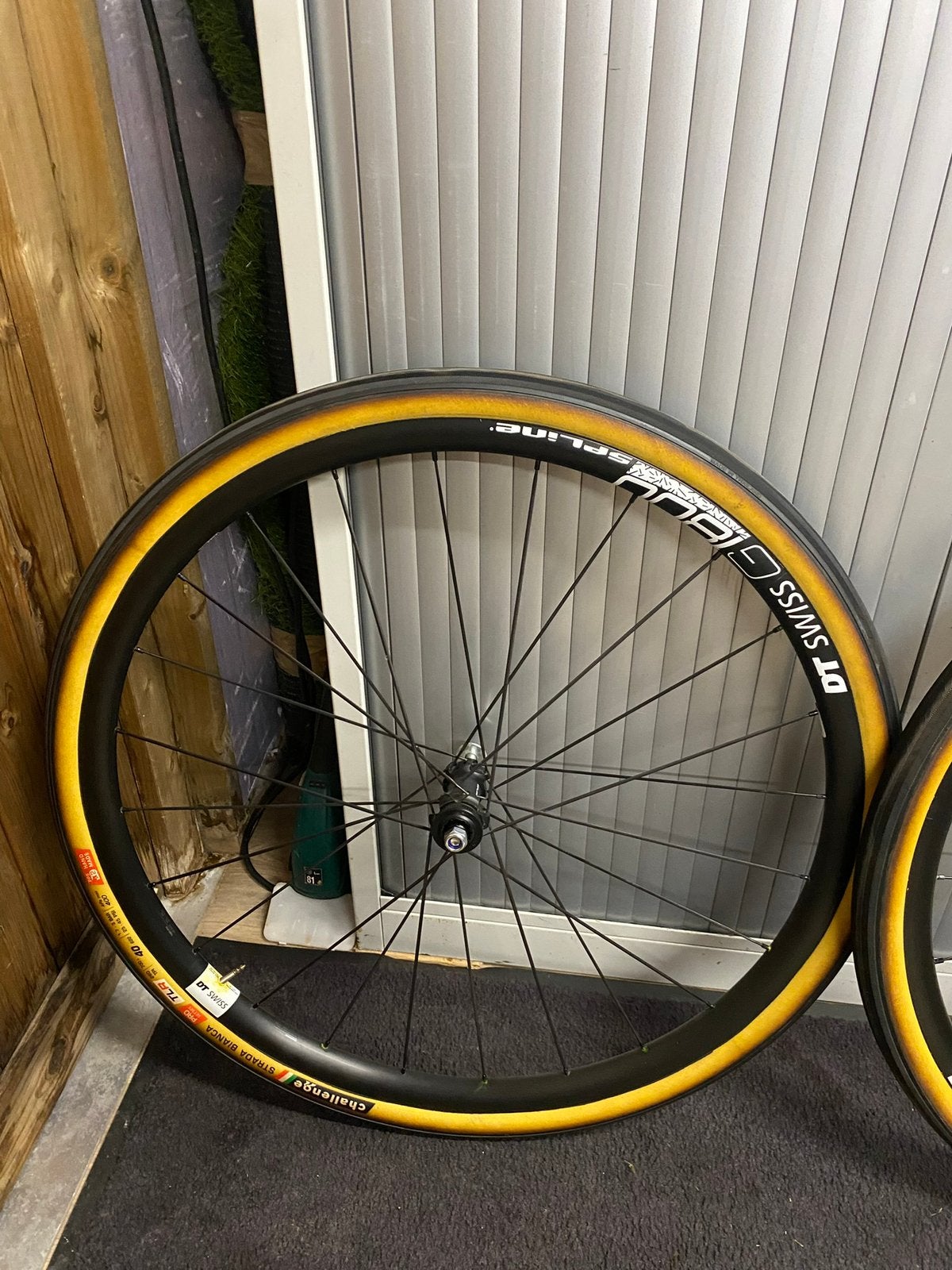 Dt swiss G1800 alu wielen, Fietsen en Brommers, Ophalen of Verzenden, Zo goed als nieuw, Band, Carbon