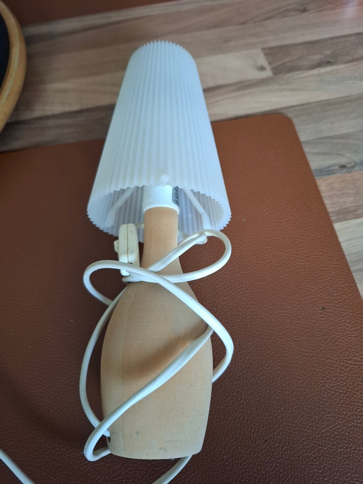 klein lampje met houten voet, Huis en Inrichting, Ophalen
