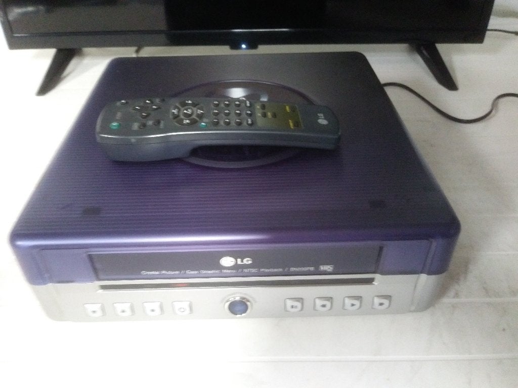 LG BN200 VHS videorecorder, leest ook NTSC kassetten, Ophalen of Verzenden, Gebruikt, VHS-speler of -recorder