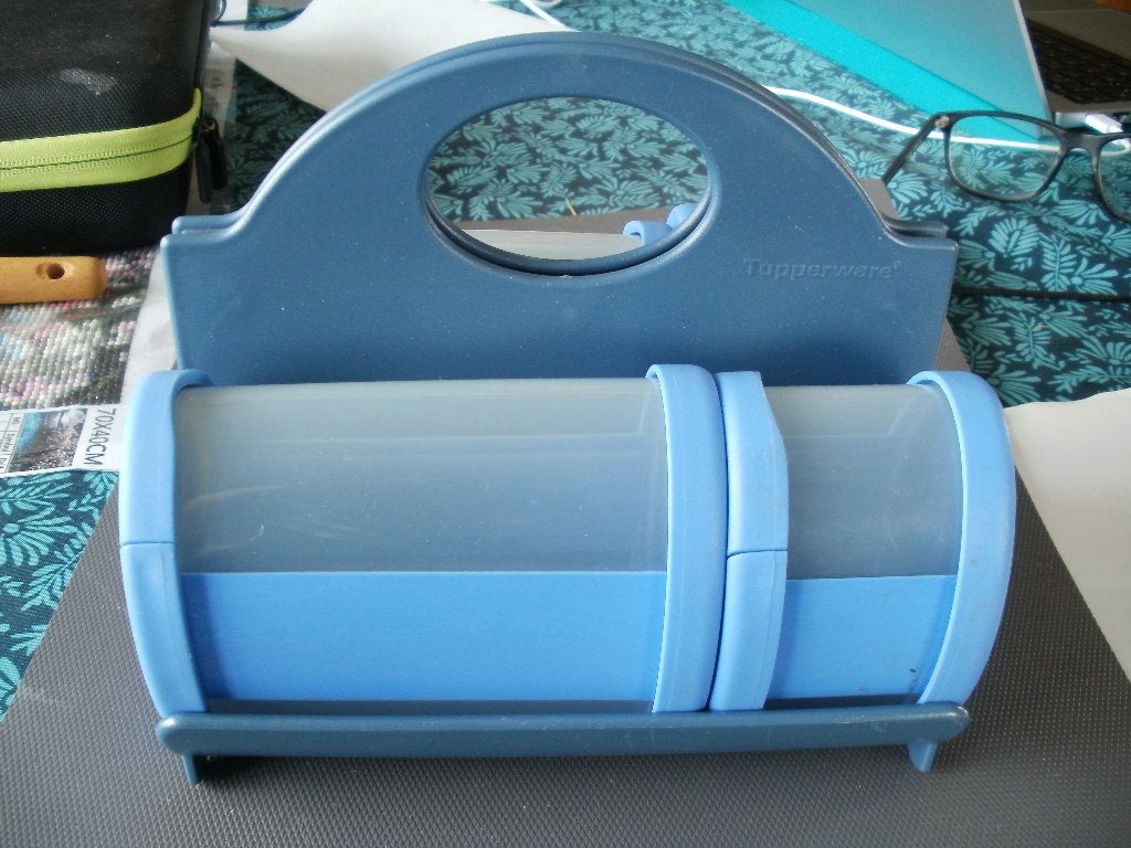 TUPPERWARE Rekje met 4 kruidenpotjes, Blauw, Overige typen, Ophalen of Verzenden, Zo goed als nieuw