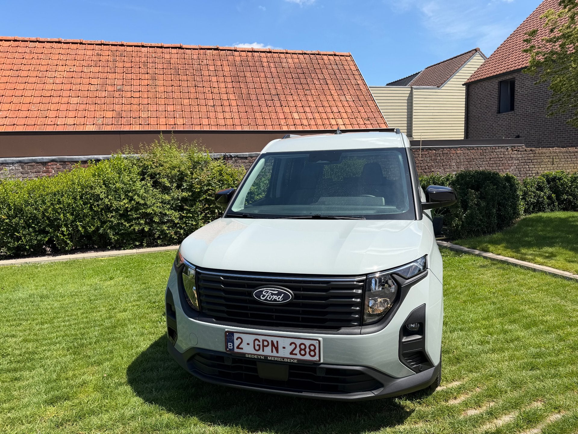 Ford Tourneo Courier Ecoboost Titanium (bj 2025), Euro 6, Overige kleuren, 152 g/km, Grijs