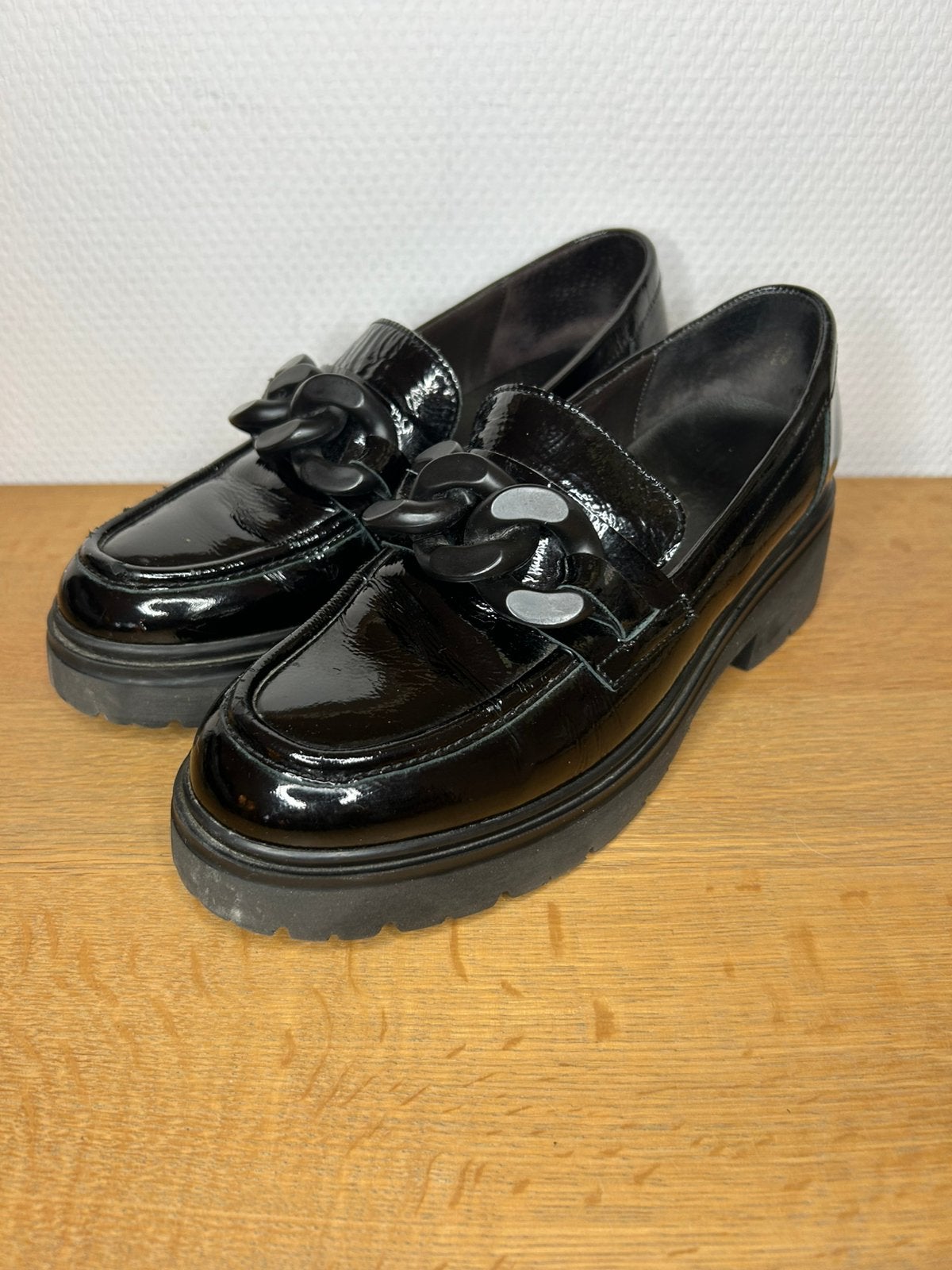 Zwart lack lederen Loafer chunky zool Gabor maat 38 (maat 5), Kleding | Dames, Schoenen met lage hakken, Zwart, Ophalen of Verzenden