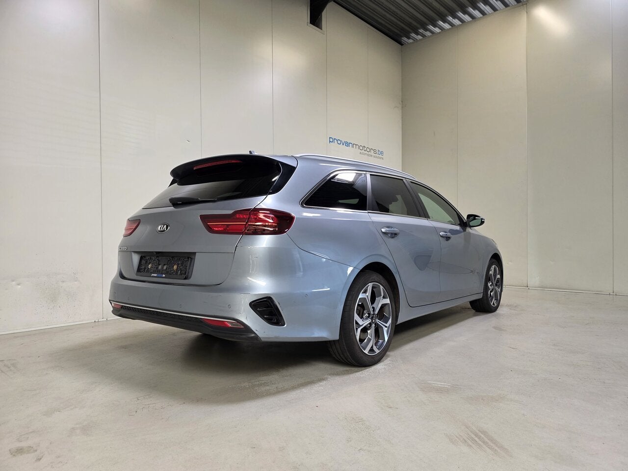 Kia Ceed SW 1.4 Benzine Autom. - Apple CarPlay - Export!, Autos, Argent ou Gris, Achat, Euro 6, 0 kg