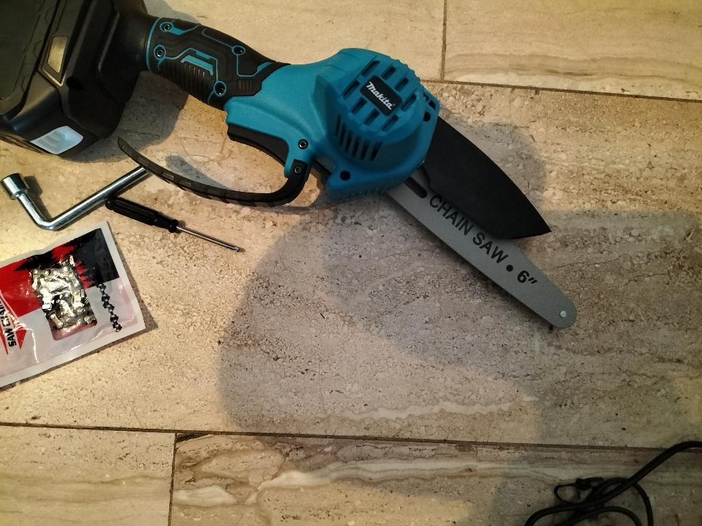 Snoeizaag werkt op makita-batterijen. 15cm blad, Tuin en Terras, Ophalen, Zo goed als nieuw, 50 mm of meer, Makita