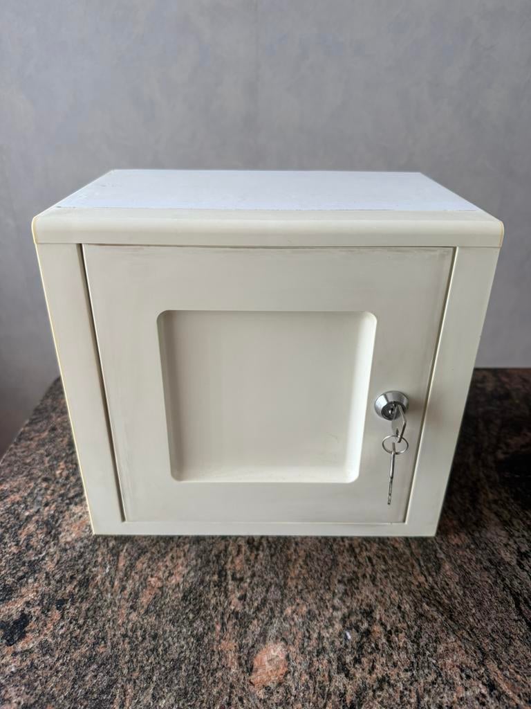 Armoire pharmaceutique des années 1990, Enlèvement, Utilisé, Jaren 90
