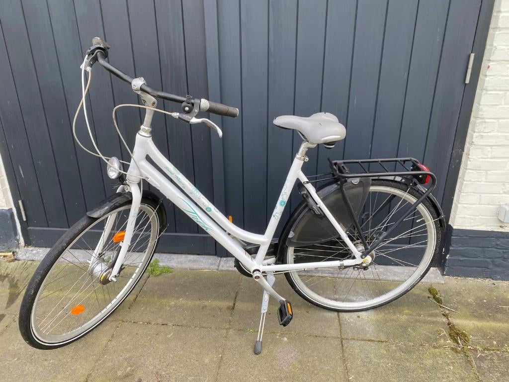 Mooie witte meisjesfiets - merk Trek, Fietsen en Brommers, Fietsen | Dames | Damesfietsen, Ophalen, Gebruikt, Overige merken, Versnellingen