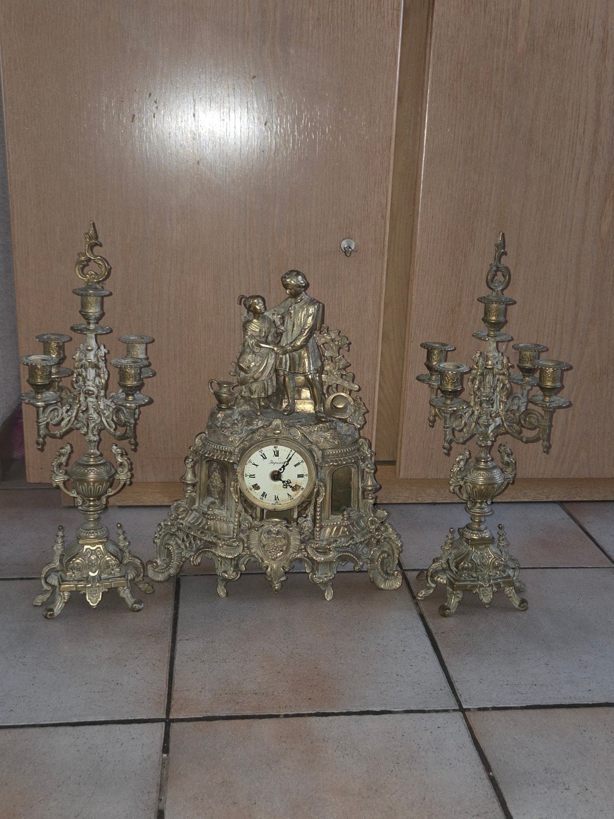 Horloge ancienne, Enlèvement