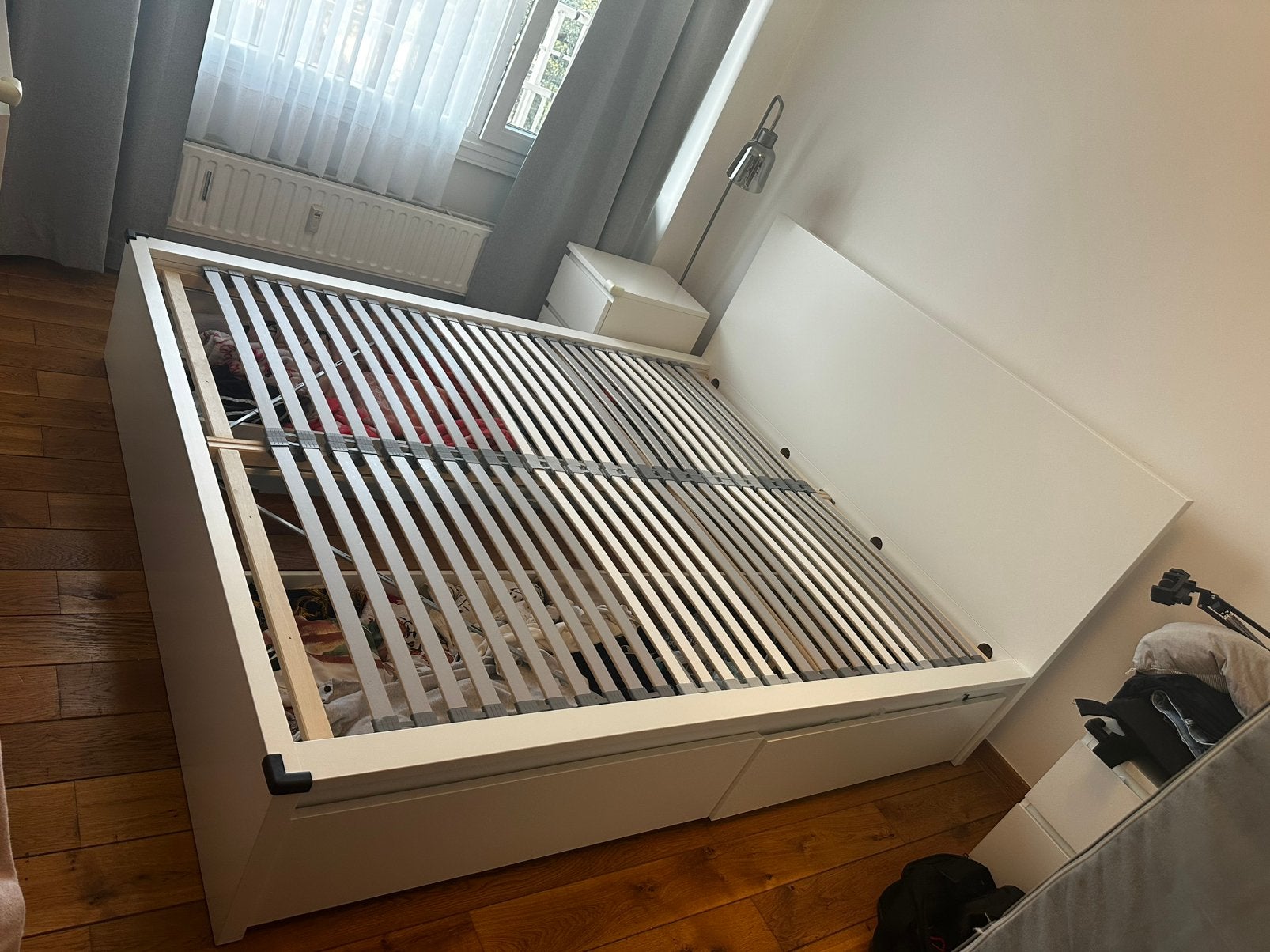 Lit haut Ikea 160 x 200 cm avec 4 rangements et 2 sommiers, Enlèvement, Comme neuf, Blanc