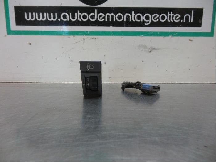 Commutateur phare hauteur réglable d'un Peugeot Expert (Exp, -, Utilisé, -, Peugeot