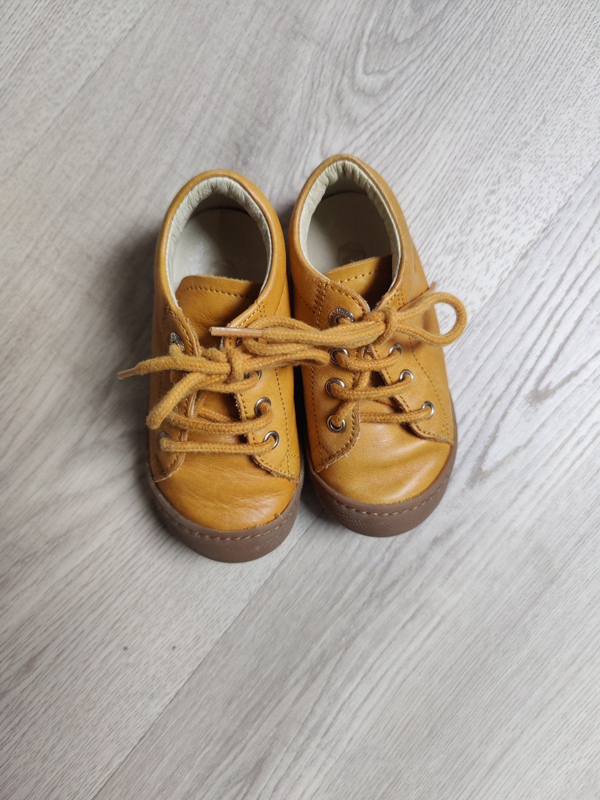 Naturino kinderschoen okergeel maat 21, Kinderen en Baby's, Ophalen, Zo goed als nieuw, Naturino