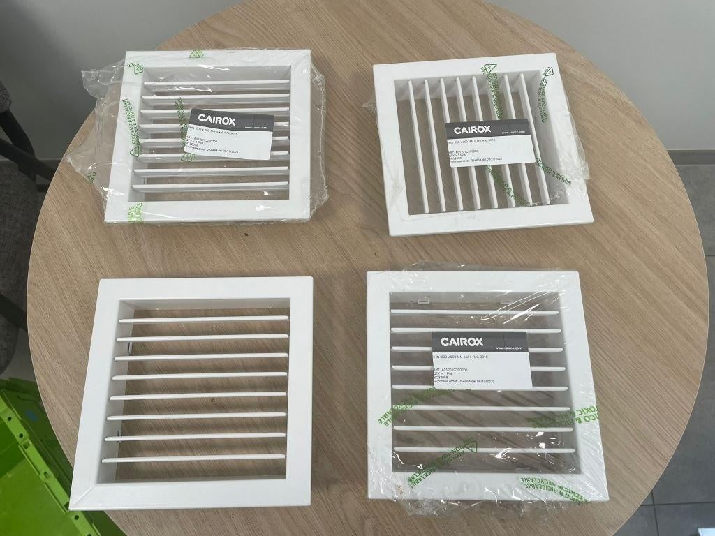 Lot de 4 grilles murales/Set van 4 muurroosters, Bricolage & Construction, Quincaillerie & Fixations, Neuf, Enlèvement ou Envoi