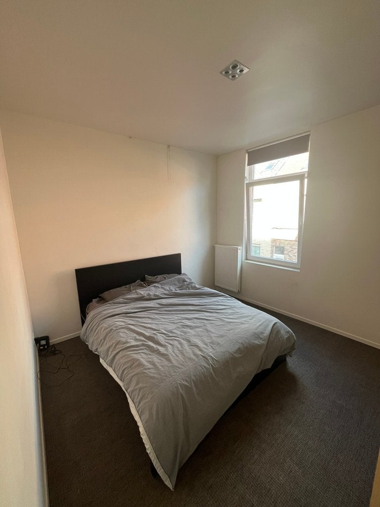 MALM - Bed hoog, zwartbruin/Lönset, 140x200 cm + matras, Ophalen, Bruin, 210 cm, Tijdsloos